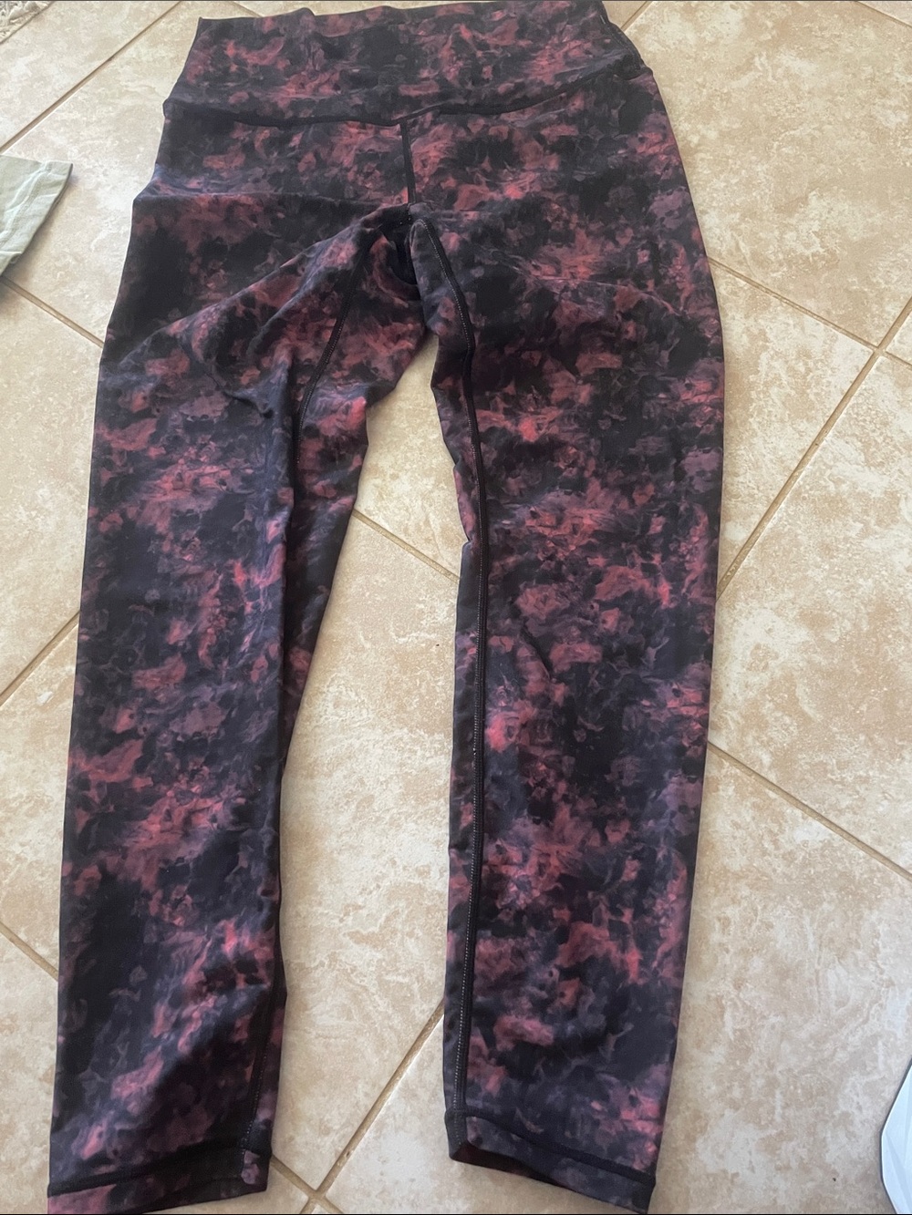 Women's High-Rise Tie-Dye Leggings in Black and Pink